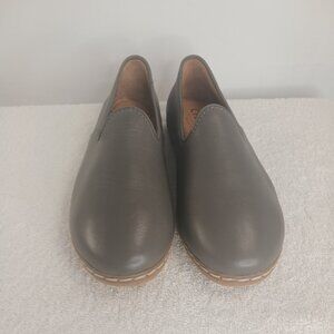 CHARIX Gray Leather Slip On Size 5
